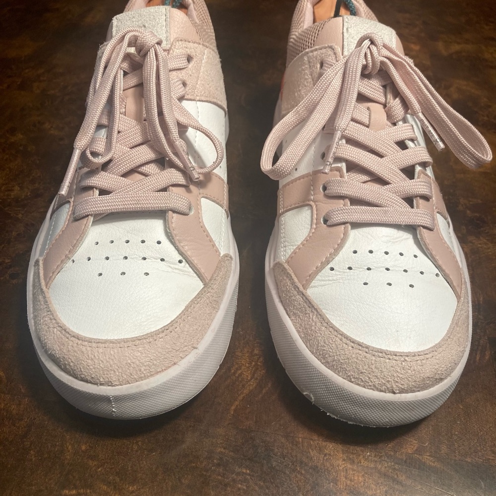 On Running The Roger Women's Pink and White Tennis Sneakers